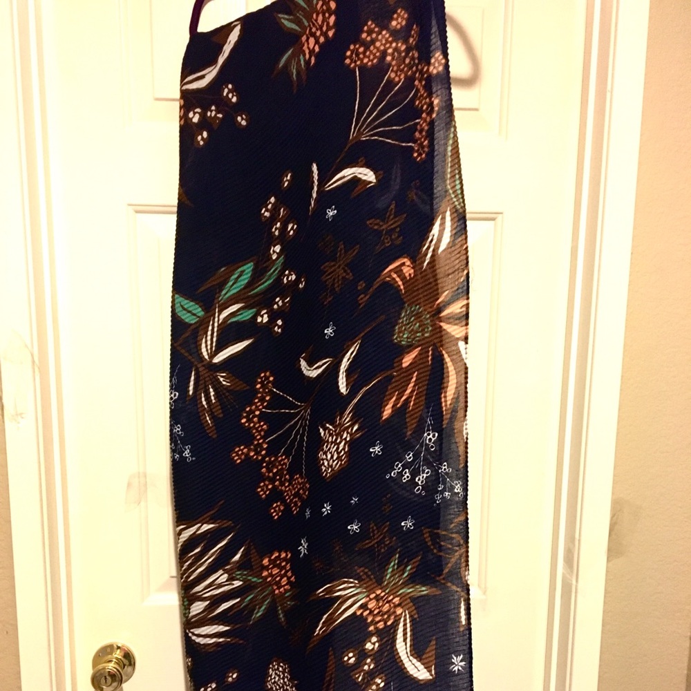 NWT Beautiful scarf